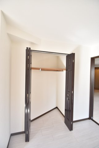 大阪市都島区中野町１丁目の賃貸マンションの収納