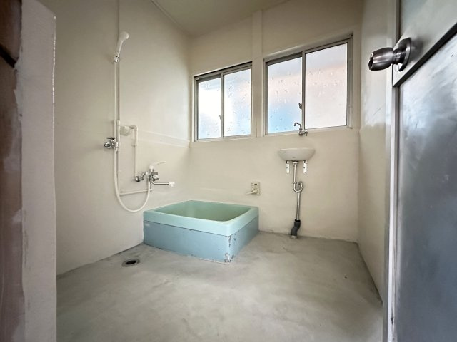 和泉町貸家の浴室