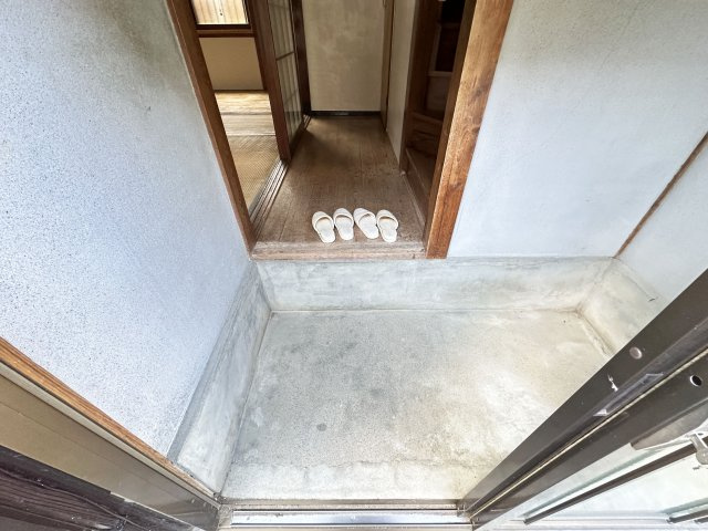 和泉町貸家の玄関