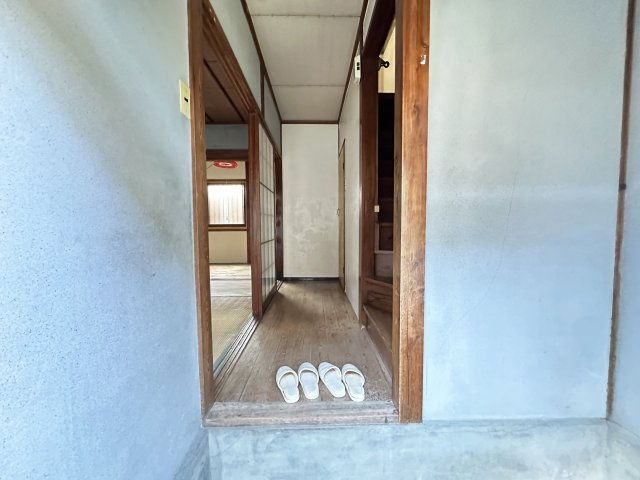 和泉町貸家の玄関