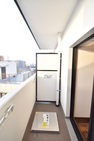 大阪市都島区内代町３丁目の賃貸マンションのバルコニー