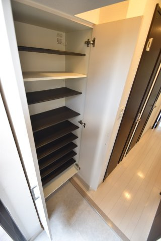 大阪市都島区中野町１丁目の賃貸マンションの玄関