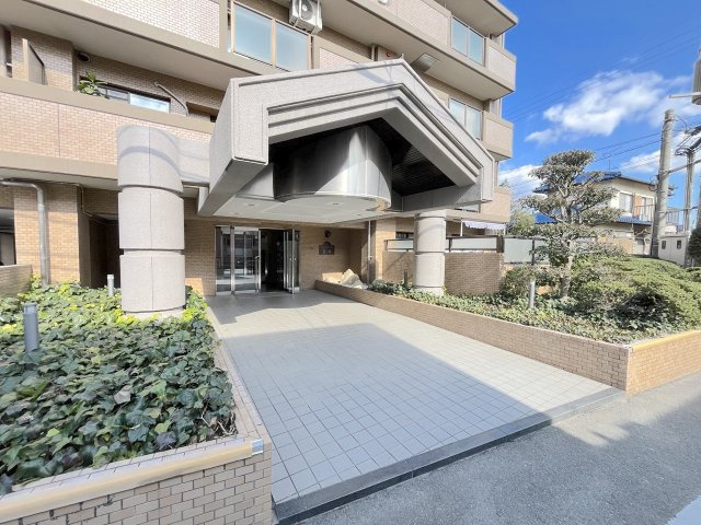 エバーライフ春日のエントランス