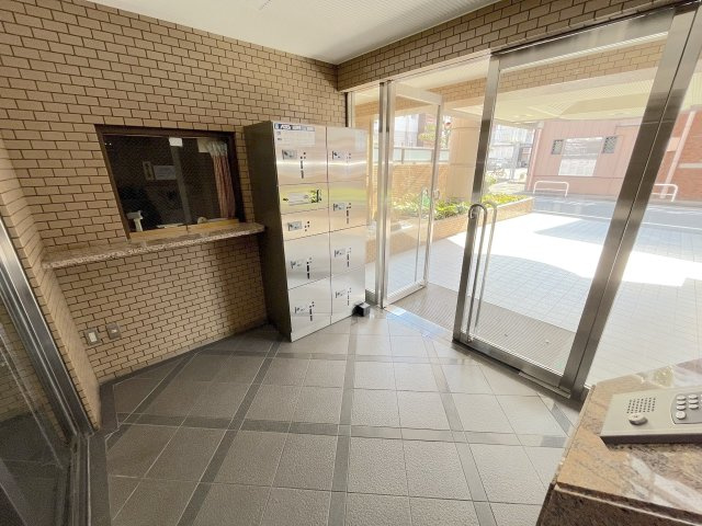 エバーライフ春日のエントランス