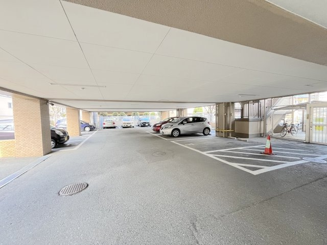 エバーライフ春日の駐車場