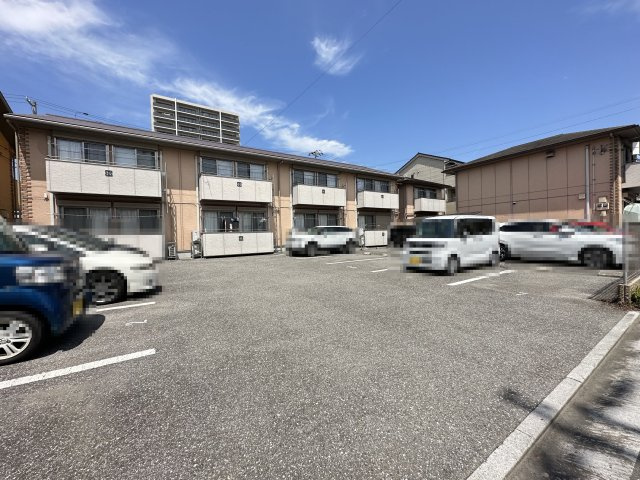 カイセイハイツB棟の駐車場