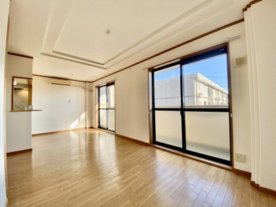 【居間・リビング】 | ヴィレッジ名草