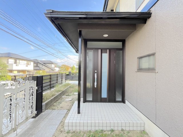 美しが丘南4丁目9戸建の玄関