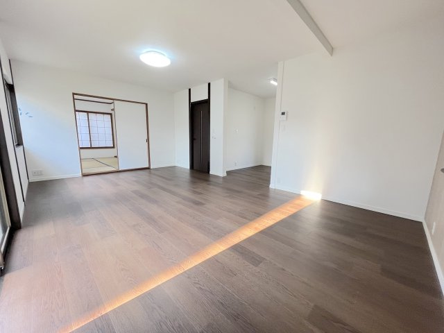 美しが丘南4丁目9戸建の居間・リビング