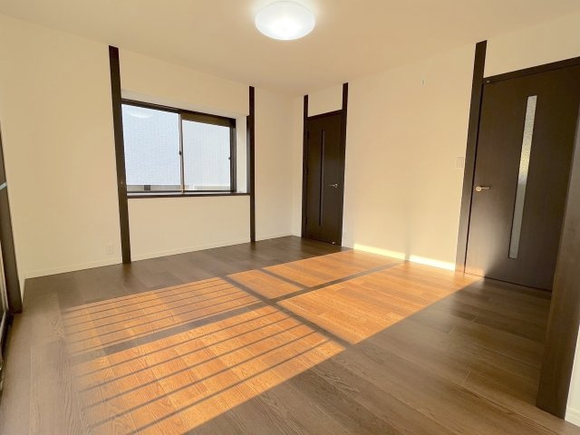 美しが丘南4丁目9戸建の洋室