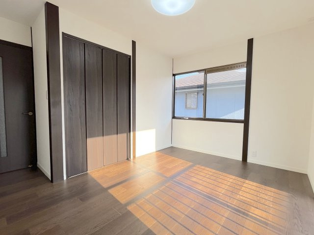 美しが丘南4丁目9戸建の洋室