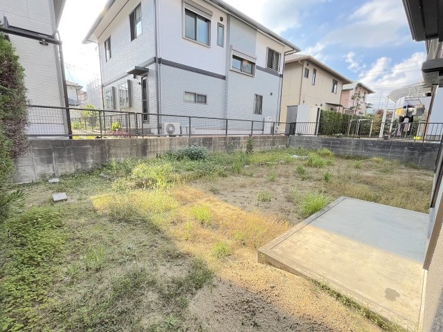 美しが丘南4丁目9戸建の庭