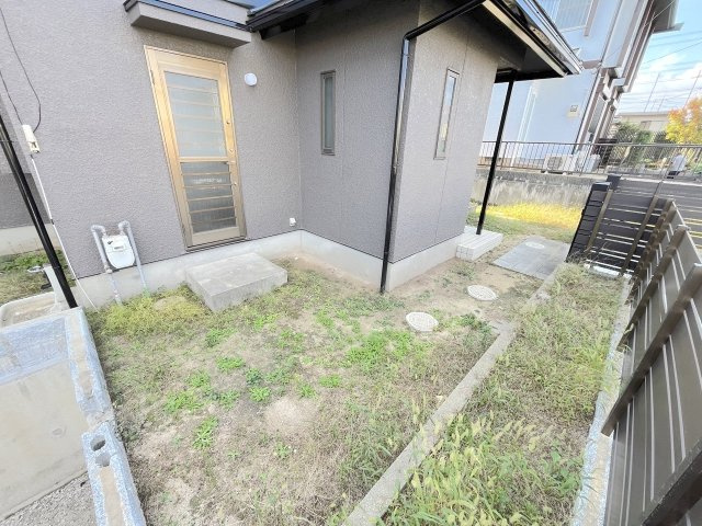 美しが丘南4丁目9戸建の庭