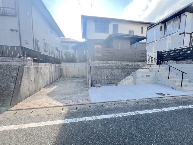 美しが丘南4丁目9戸建の駐車場