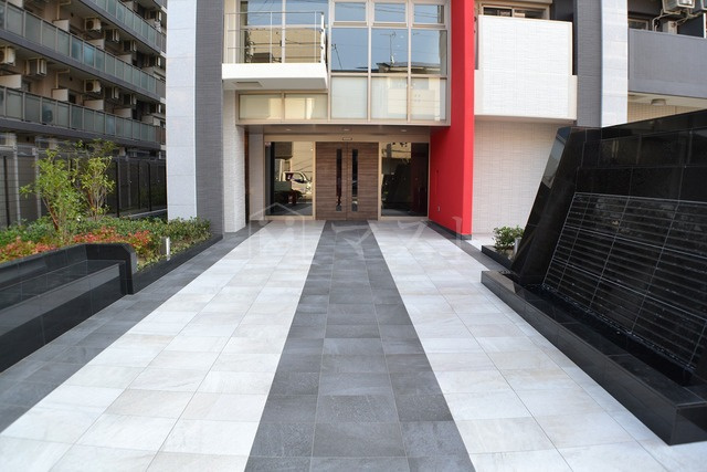 エステムコート難波WEST-SIDEⅤアジュールのエントランス