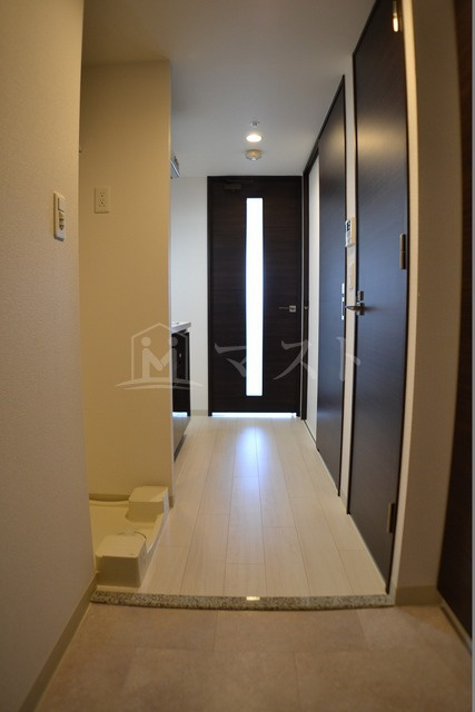 エステムコート難波WEST-SIDEⅤアジュールの玄関