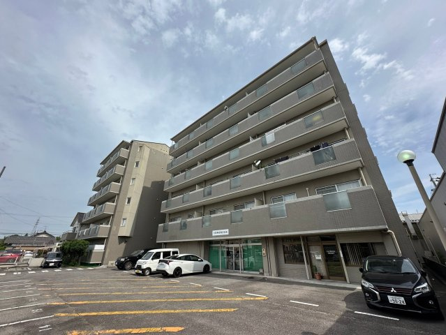 岡崎市日名西町の賃貸マンションの外観