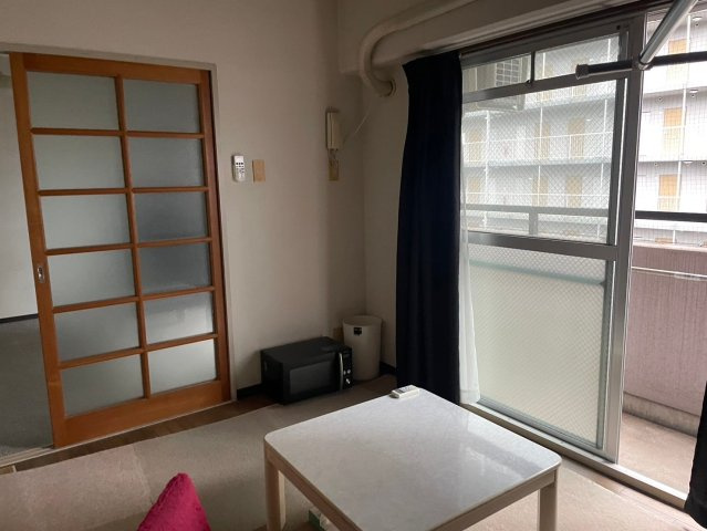 グランディ・マンの居間・リビング