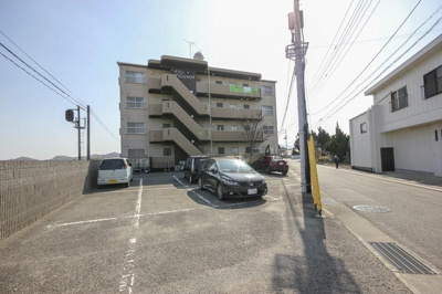 【駐車場】 | メゾングランシャリオ