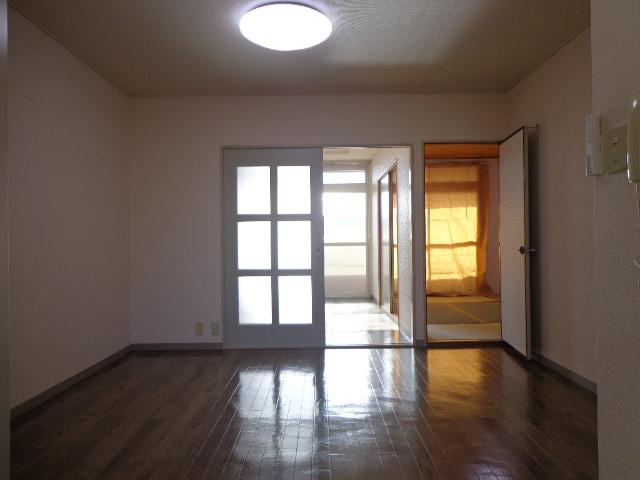 レジデンスＴＡＫＥＮＡＫＡの居間・リビング|リビング