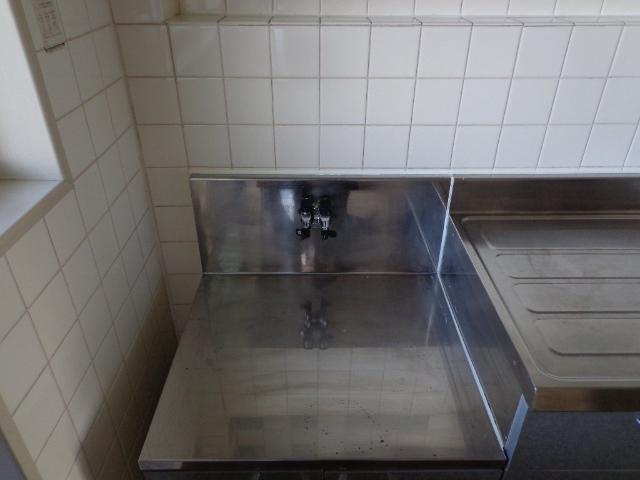 レジデンスＴＡＫＥＮＡＫＡのキッチン|ガスコンロ台