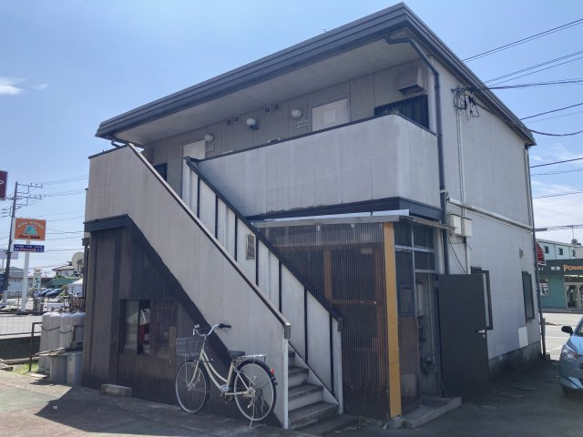 富士宮市小泉の一棟アパートの外観