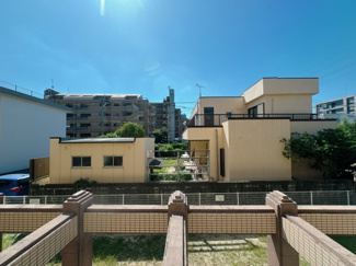 【展望】 | 全面建物とも距離があるので、素敵な景観と暖かい日差しをお部屋に運んでくれます♪