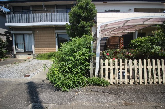 小山市羽川の外観|東側との境界部分