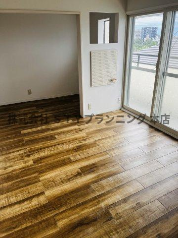 仲介手数料0円！パールマンション月ヶ丘の居間・リビング