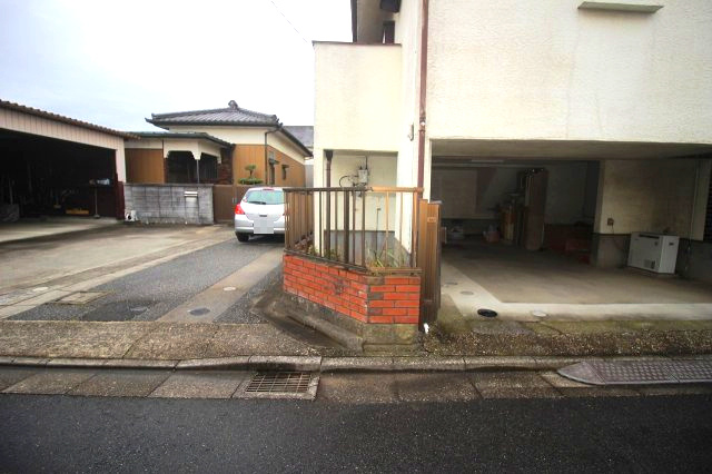 小山市間々田の外観|南東側との境界部分