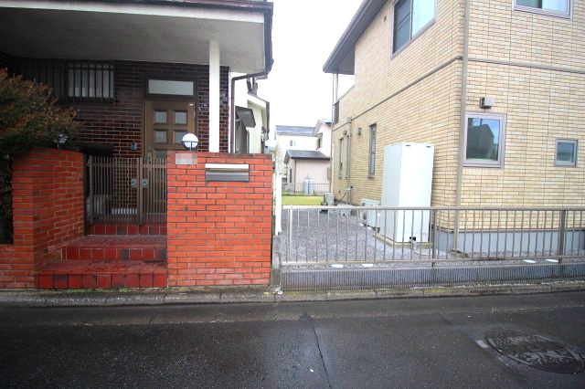 小山市間々田の外観|北西側との境界部分