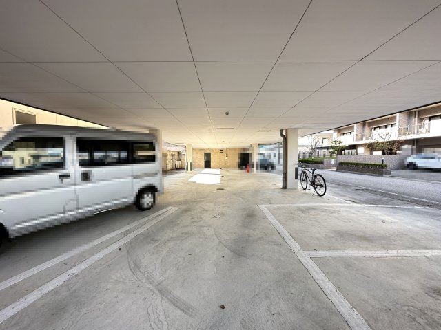 コンフォート弥右衛門の駐車場