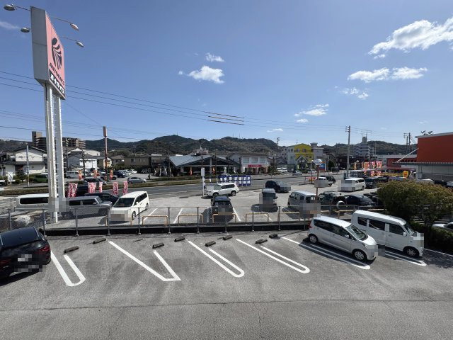 高知市鴨部3丁目の展望|南を見るとすぐ目の前に土佐道路が見えます。窓を閉めると車の音などは気になりません。