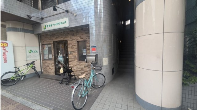 クレセントビルのエントランス