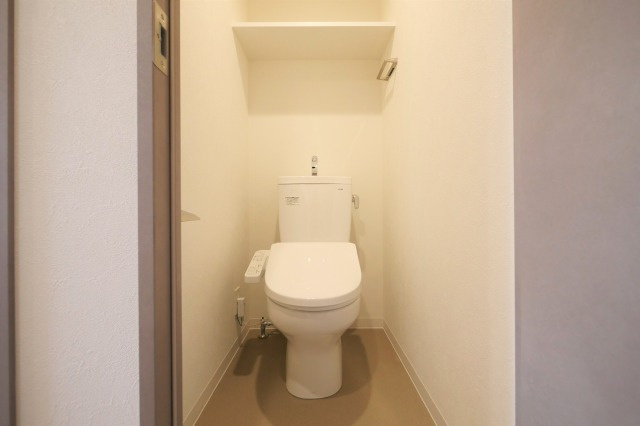 大阪市東成区中本５丁目の賃貸マンションのトイレ