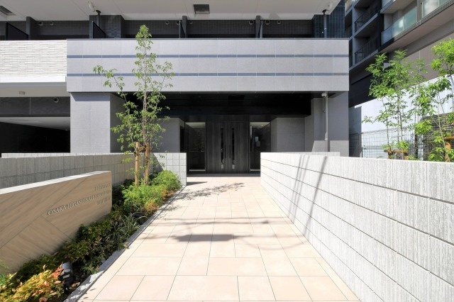 大阪市東成区中本５丁目の賃貸マンションのエントランス