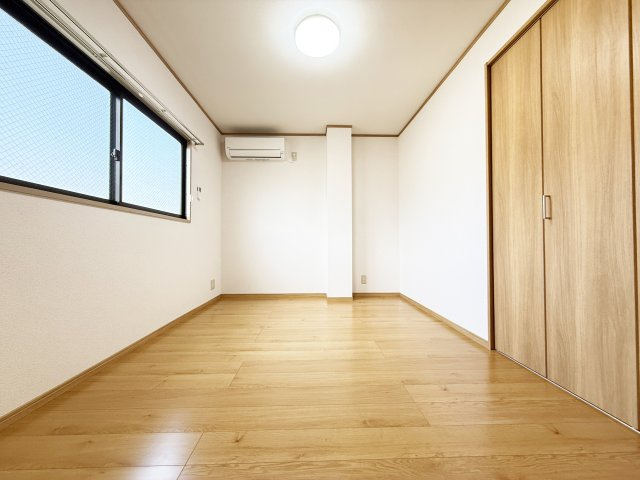 シルキーハイツの洋室