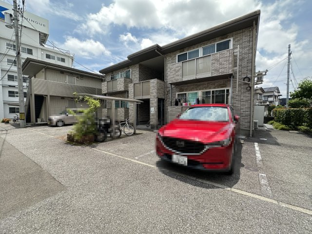 SOUVENIR Kの駐車場