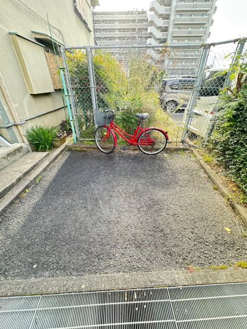平尾ハイツの駐車場