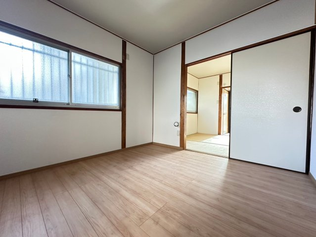平尾ハイツの洋室