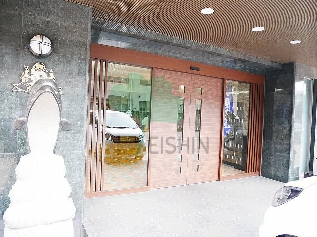 ロイヤル博多駅前のエントランス