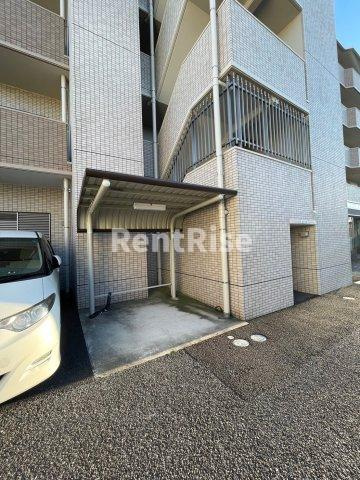 モアグレース森本の駐車場