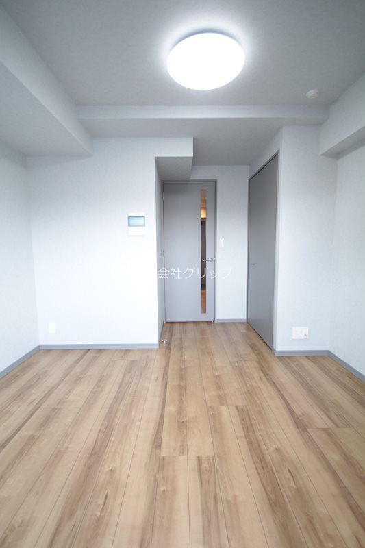 オルタナ横濱阪東橋の居間・リビング