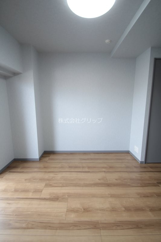 オルタナ横濱阪東橋の洋室