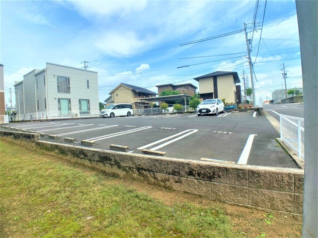 プラネットAの駐車場