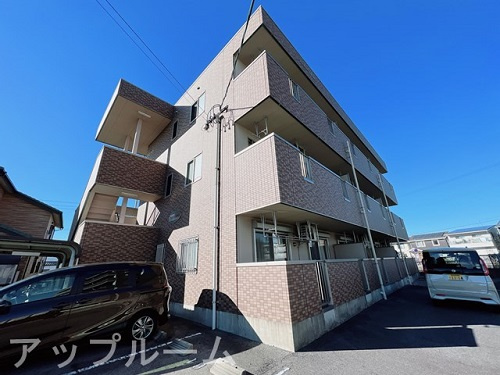 プリミエール外山の外観