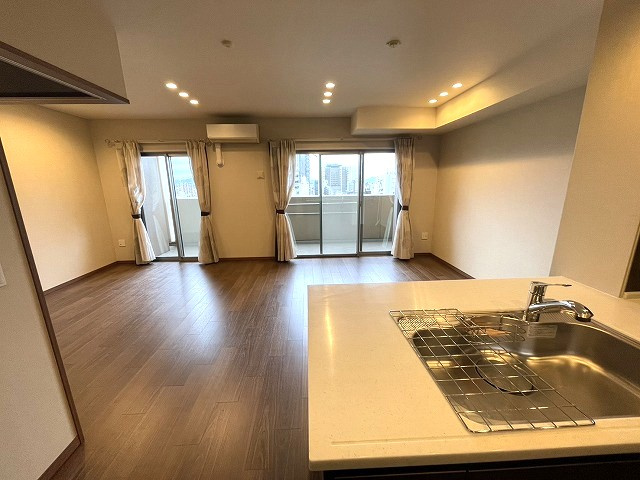 【居間・リビング】 | グレースマンション中山下公園 | ◇◆リビング◆◇フローリングリノベーション済み