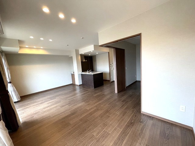 【居間・リビング】 | グレースマンション中山下公園 | ◇◆リビング◆◇フローリングリノベーション済み