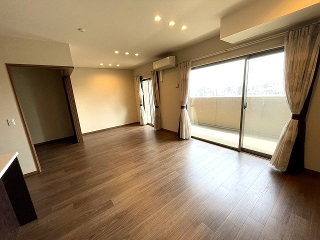 【居間・リビング】 | グレースマンション中山下公園 | ◇◆リビング◆◇フローリングリノベーション済み