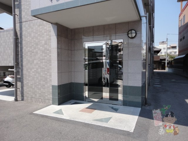 マリベール多聞のエントランス